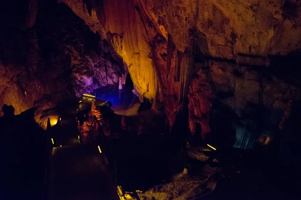 Caverna Dim Textura Pedra Lago Subterrâneo Azul Dentro Caverna Alanya — Fotografia de Stock