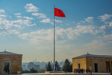 Ankara Türkiye'nin başkenti: Türbesi ve Türk bayrağı önünde kare. Anitkabir Mustafa Kemal Atatürk Türkiye Cumhuriyeti'nin kurucusu Türbesi olduğunu.