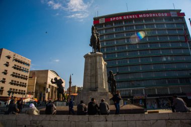 Ankara, Türkiye - Atatürk Anıtı Şehir merkezinde, Ulus kare gösterilir. Eski Şehir Merkezi Ankara büyük şehir Türkiye ulus olduğunu