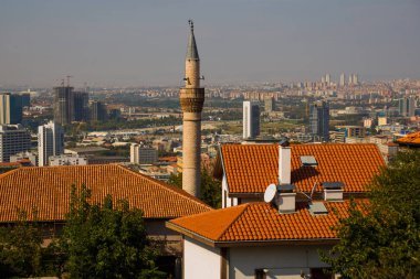 Ankara, Türkiye: geleneksel Türk evleri ve cami. Üstten kenti.