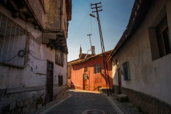 迷家とモスクのミナレットと通り アンカラはトルコの首都 — ストック写真