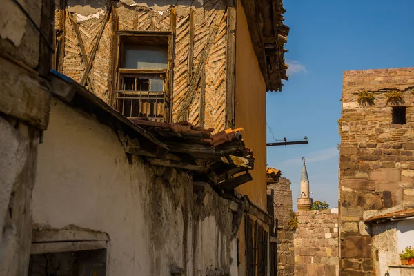 Rue Avec Maisons Égarées Minaret Mosquée Château Ankara Ankara Est — Photo