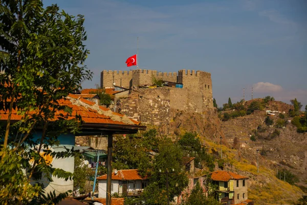 Istana Ankara Pemandangan Benteng Tembok Batu Dan Bendera Turki Ibukota — Stok Foto
