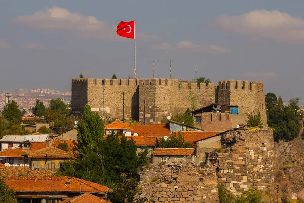 Castelul Ankara Vedere Zidului Piatră Cetăţii Steagului Turc Ankara Capitala — Fotografie, imagine de stoc