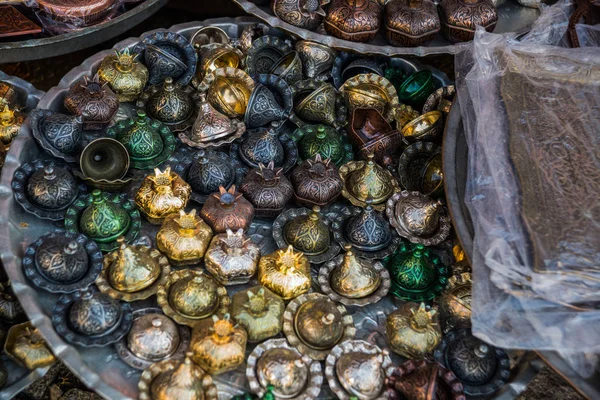 Πώληση Σουβενίρ Μορφή Μια Χειροβομβίδα Από Μέταλλο Παραδοσιακή Αγορά Άγκυρα — Φωτογραφία Αρχείου