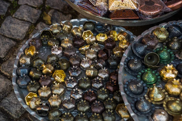 Vendita Souvenir Sotto Forma Una Granata Metallo Mercato Tradizionale Ankara — Foto Stock