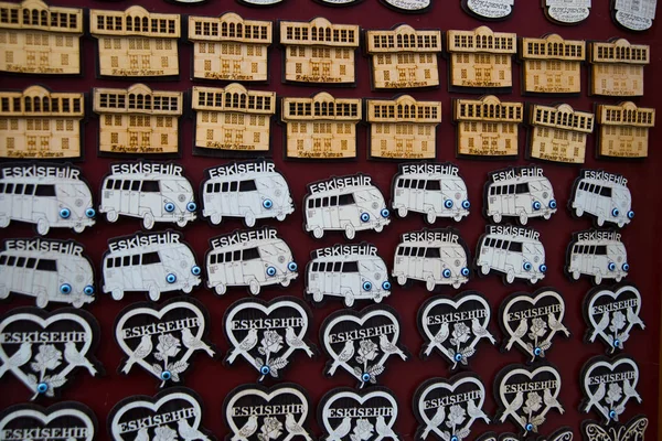 Λεωφορείο Και Σπίτι Όμορφα Χειροποίητα Αναμνηστικά Κατασκευασμένα Από Ξύλο Μια — Φωτογραφία Αρχείου