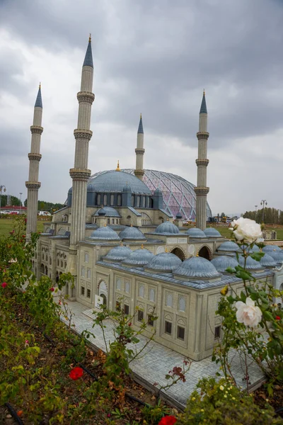 모스크입니다 Sazova 공원과 공원에서 미니어처 터키에 — 스톡 사진