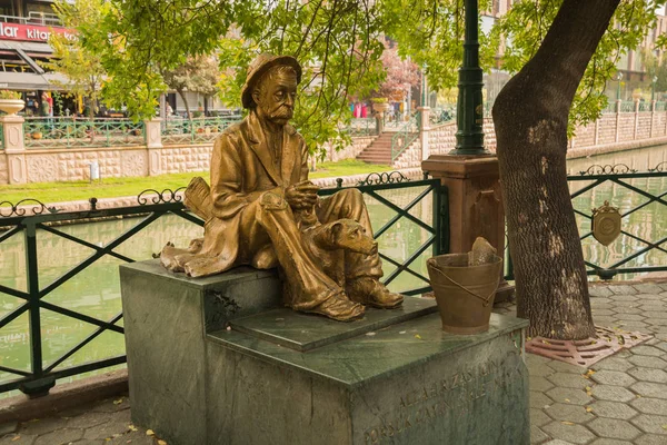 Eskisehir Turkiet Skulptur Golden Män Fiskare Med Hund Och Hink — Stockfoto