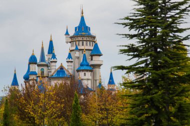 Eskisehir, TURKEY: Eskisehir 'in sembolü haline gelen Peri Masalı Şatosu, her yıl birçok yerli ve yabancı turist tarafından ziyaret ediliyor. Eskisehir, Anadolu 'nun merkezinde modern bir şehirdir..