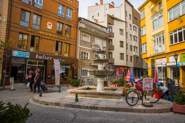 Eskisehir Turkiet Street Med Traditionella Turkiska Hus Och Fontän Eskisehir — Stockfoto