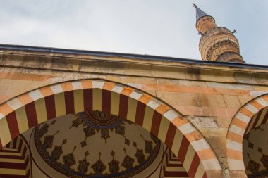 Eskişehir: Güzel Eski Camii minare ile gökyüzünde bir minare ile. Eskişehir Türkiye'de popüler turistik yer.