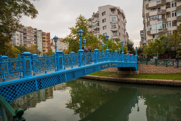 Eskisehir Turcja Piękny Most Niebieski Widok Rzekę Porsuk Eskisehir Eskişehir — Zdjęcie stockowe