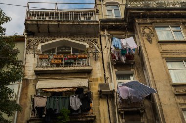 Istanbul, Türkiye: Sokak görünümü Balat Mahallesi, ilginç mimari tarzı ve sosyal çeşitliliği ile Istanbul'daki mahallelerin en eski.