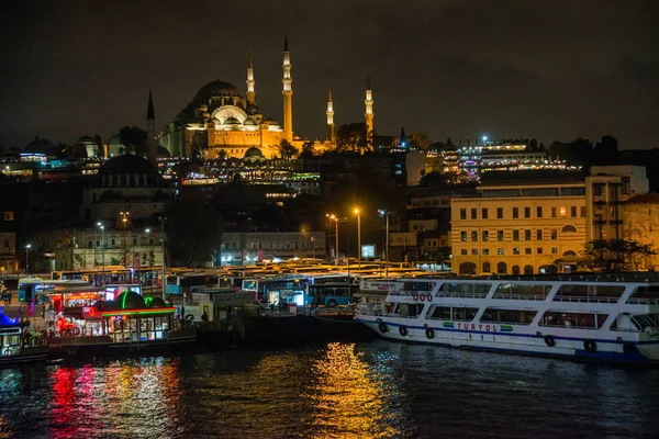 Estambul Turquía Vista Nocturna Los Restaurantes Final Del Puente Galata — Foto de Stock