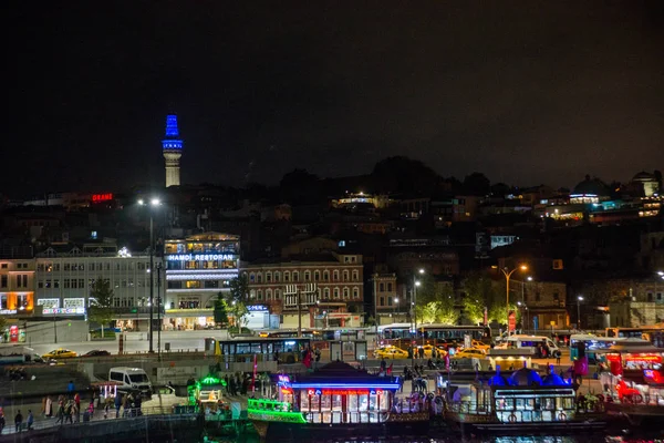 Istanbul Türkiye Gece Görünümü Galata Köprüsü Minare Arka Planda Sonundaki — Stok fotoğraf