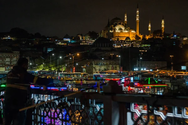 Istanbul Turchia Pescatori Notturni Pescano Sul Ponte Galata Lontananza Dalla — Foto Stock