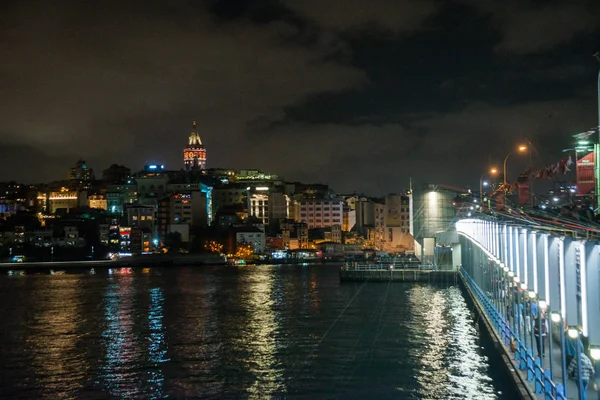 Istanbul Türkiye Gece Manzarası Ile Deniz Güzel Manzaralı Galat Köprüsü — Stok fotoğraf