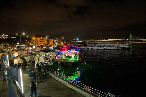 Istanbul Türkiye Gece Görünümü Galata Köprüsü Nün Sonunda Restoranlar — Stok fotoğraf