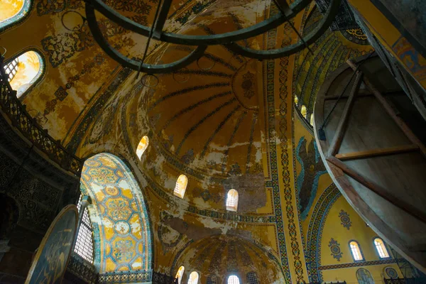 Istanbul, Türkiye: Ayasofya'nın iç. Ayasofya'nın en büyük anıt Bizans kültürü olduğunu.