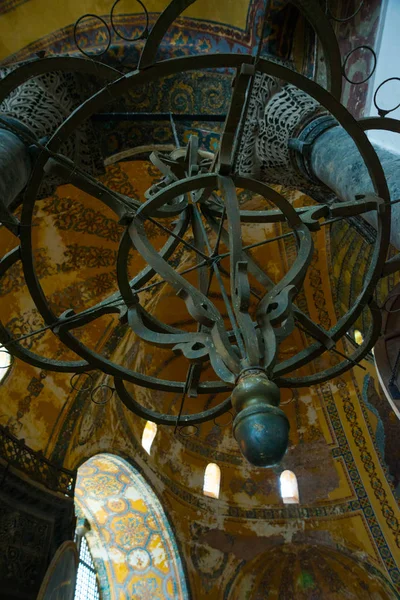 Istanbul Turchia Interno Santa Sofia Vecchio Lampadario Metallo Santa Sofia — Foto Stock