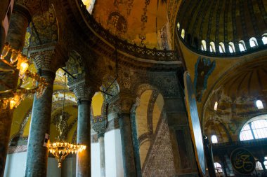 Istanbul, Türkiye: Ayasofya'nın iç. Ayasofya'nın en büyük anıt Bizans kültürü olduğunu.