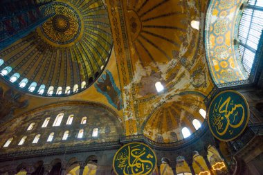 Istanbul, Türkiye: Ayasofya'nın iç. Ayasofya'nın en büyük anıt Bizans kültürü olduğunu.