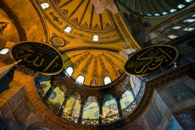 Istanbul, Türkiye: Ayasofya'nın iç. Ayasofya'nın en büyük anıt Bizans kültürü olduğunu.
