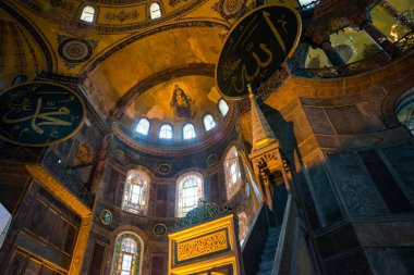 Istanbul, Türkiye: Ayasofya'nın iç. Ayasofya'nın en büyük anıt Bizans kültürü olduğunu.