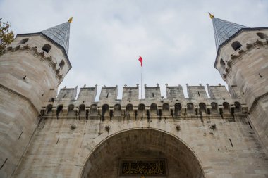 Istanbul, Türkiye: Topkapı Sarayı selamlamayı kapısı. Topkapı Sarayı Türkiye'de popüler turistik 's.