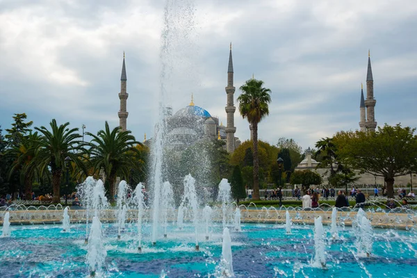 Istanbul Turquia Passeio Turístico Torno Mesquita Azul Parque Sultanahmet Bela — Fotografia de Stock