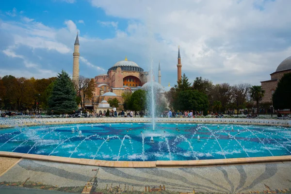 Hagia Sophia Fonte Praça Sultanahmet Basílica Patriarcal Cristã Mesquita Imperial — Fotografia de Stock