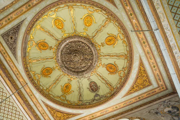 Istanbul Turkey Topkapi Palace Beautiful Oriental Ornament Ceiling Topkapi Palace — Stock Photo, Image