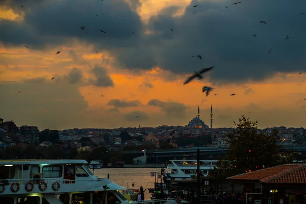 Istanbul Turchia Vista Tramonto Sui Ristoranti Alla Fine Del Ponte — Foto Stock