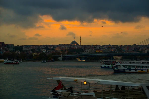 Istanbul Turkey Beautiful Sunset Clouds Tourist Boats Moving Water Distance — Stock Photo, Image