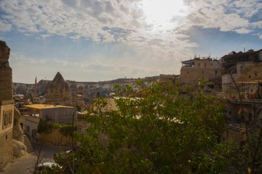 Göreme, Kapadokya: Ünlü mağara otel Göreme bulundu. Kentin güzellikler. Mağara evler görünümüyle manzara