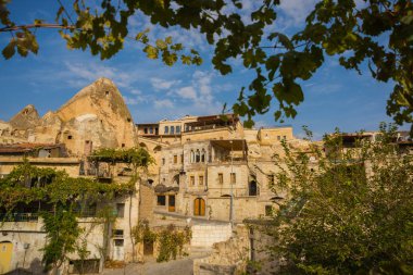 Göreme, Kapadokya: Ünlü mağara otel Göreme bulundu. Kentin güzellikler. Mağara evler görünümüyle manzara