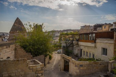 Göreme, Kapadokya: Ünlü mağara otel Göreme bulundu. Kentin güzellikler. Mağara evler görünümüyle manzara