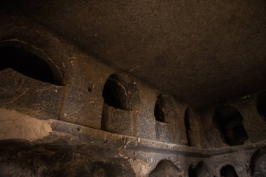 Mağaranın iç, odada. Selime Manastırı Kapadokya, Türkiye'de. Yeşil tur. Selime Ihlara Vadisi sonundaki merkezidir. Manastır Kapadokya'da en büyük dini binalardan biridir.