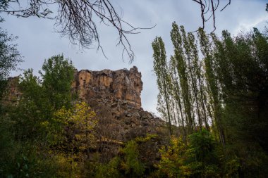 Kapadokya Ihlara Vadisi. Ihlara Vadisi, Peristrema manastır veya Ihlara Gorge geziler hiking için Türkiye'de en ünlü Vadisi var. Yeşil Tur.
