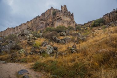 Kapadokya Ihlara Vadisi. Ihlara Vadisi, Peristrema manastır veya Ihlara Gorge geziler hiking için Türkiye'de en ünlü Vadisi var. Yeşil Tur.