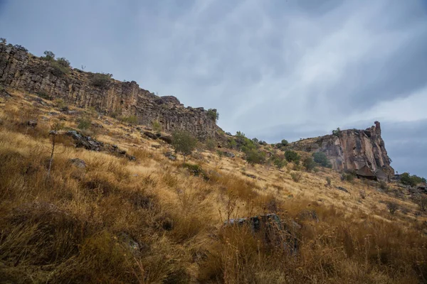 Kapadokya Ihlara Vadisi. Ihlara Vadisi, Peristrema manastır veya Ihlara Gorge geziler hiking için Türkiye'de en ünlü Vadisi var. Yeşil Tur.