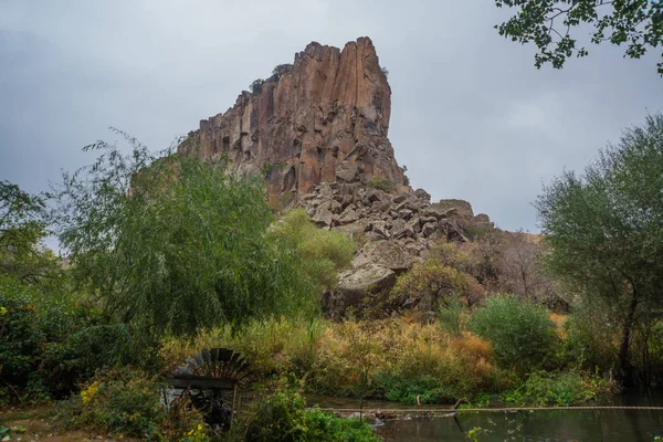 Kapadokya Ihlara Vadisi. Ihlara Vadisi, Peristrema manastır veya Ihlara Gorge geziler hiking için Türkiye'de en ünlü Vadisi var. Yeşil Tur.