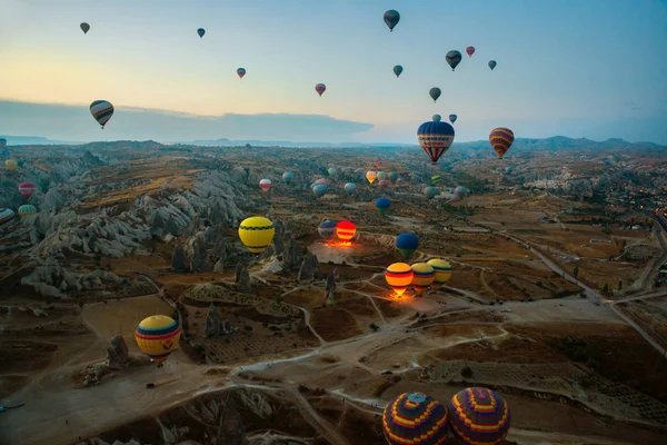 Capadócia Turquia Balões Quente Voam Durante Nascer Sol Região Capadócia — Fotografia de Stock
