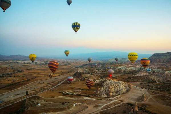 Kapadocja Turcja Lot Balonem Świcie Piękny Widok Góry Kulki Balon — Zdjęcie stockowe