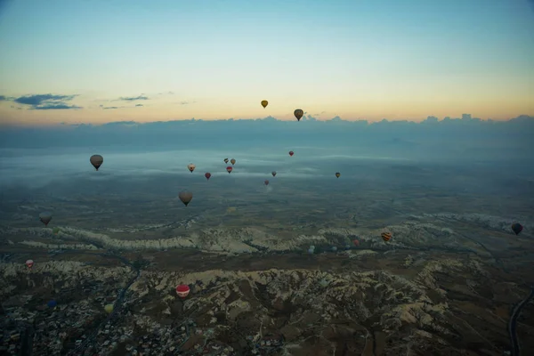 Kappadokien Türkei Draufsicht Frühmorgens Aus Dem Ballon Neblige Landschaft Mit — Stockfoto