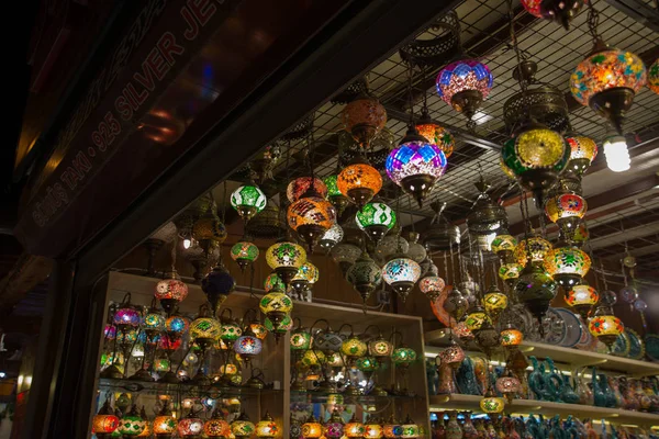 Bazar Turco Venda Mercado Lembranças Para Turistas Luzes Turcas Decorativas — Fotografia de Stock