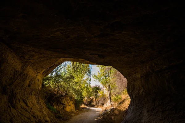 Túnel Roca Natural Escénico Sendero Montaña Valle Capadocia Región Goreme —  Fotos de Stock