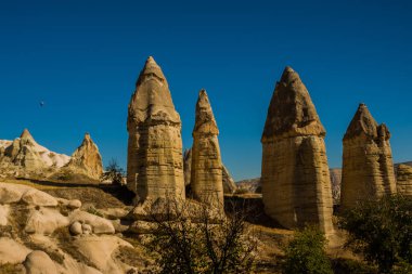 Göreme, Cappadocia, Anadolu, Türkiye, Aşk Vadisi, Gorkundere: Küçük vadi aşk. Yaz aylarında güneşli havalarda dağlarda ile güzel manzara.