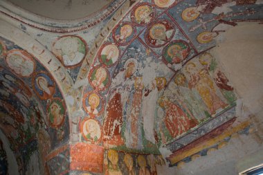 Göreme bölge, Zemi Vadisi, Cappadocia, Anadolu, Turkey: tapınağın iç. Kayanın içindeki El Nazar Kilisesi. Benzersiz sahne--dan İncil'i boyamak. Fresk özellikle renkli.